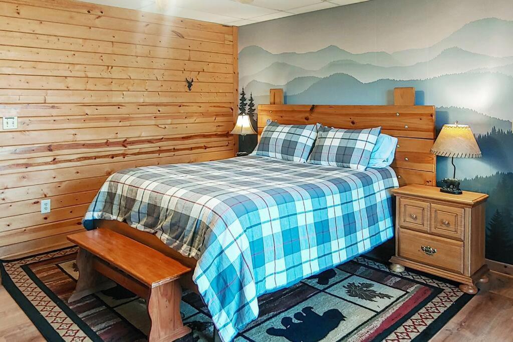 Four Private Suites - Hot Tub - Arcade - Fast Wi-Fi - One Minute To Parkway Fun Pigeon Forge Eksteriør billede