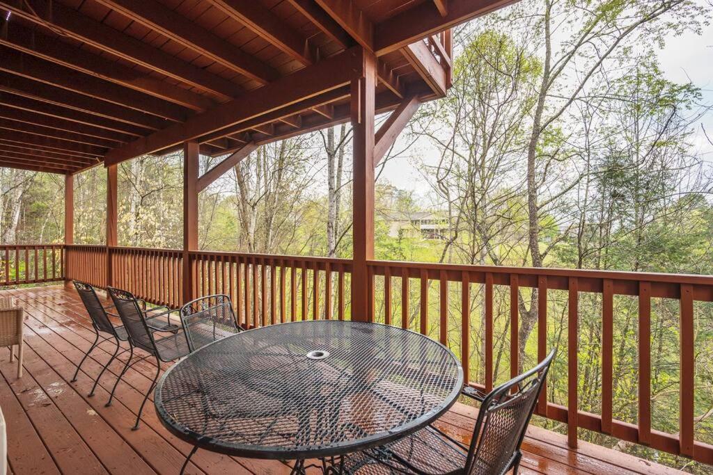 Four Private Suites - Hot Tub - Arcade - Fast Wi-Fi - One Minute To Parkway Fun Pigeon Forge Eksteriør billede