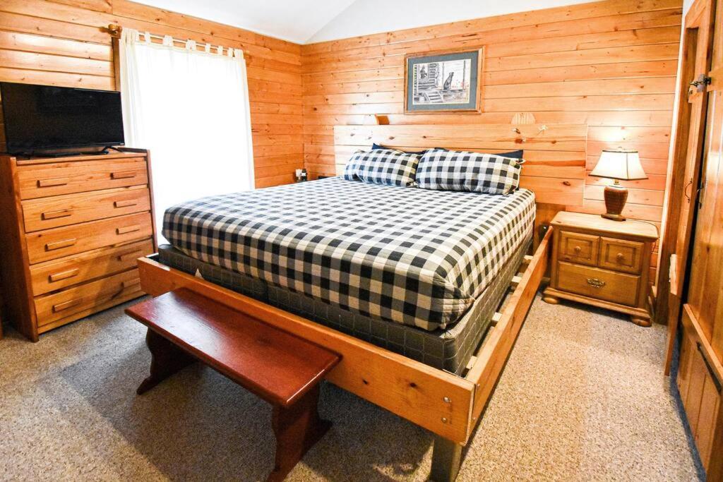 Four Private Suites - Hot Tub - Arcade - Fast Wi-Fi - One Minute To Parkway Fun Pigeon Forge Eksteriør billede